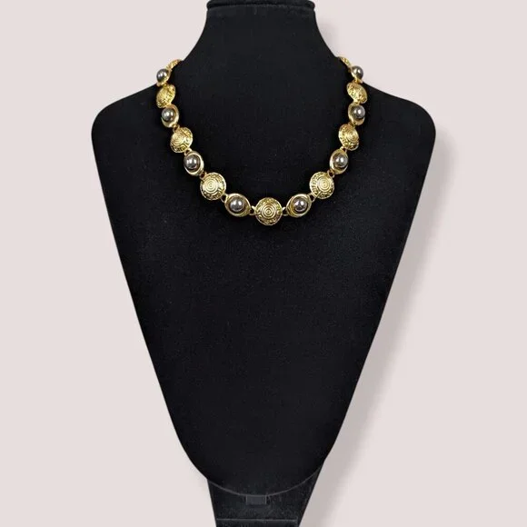 V. Round Gold Tone Link Necklace - Picture 2 of 5